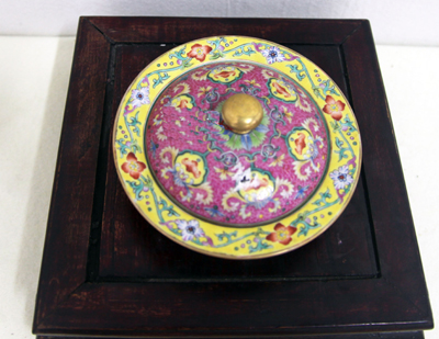 乾隆 珐琅彩轧道五福纹香粉盒